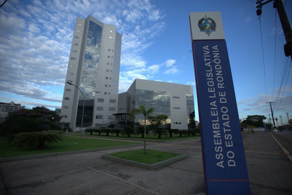 Para surpresa de 0 pessoas, PC deflagra operação que revela esquema de corrupção na ALE-RO.