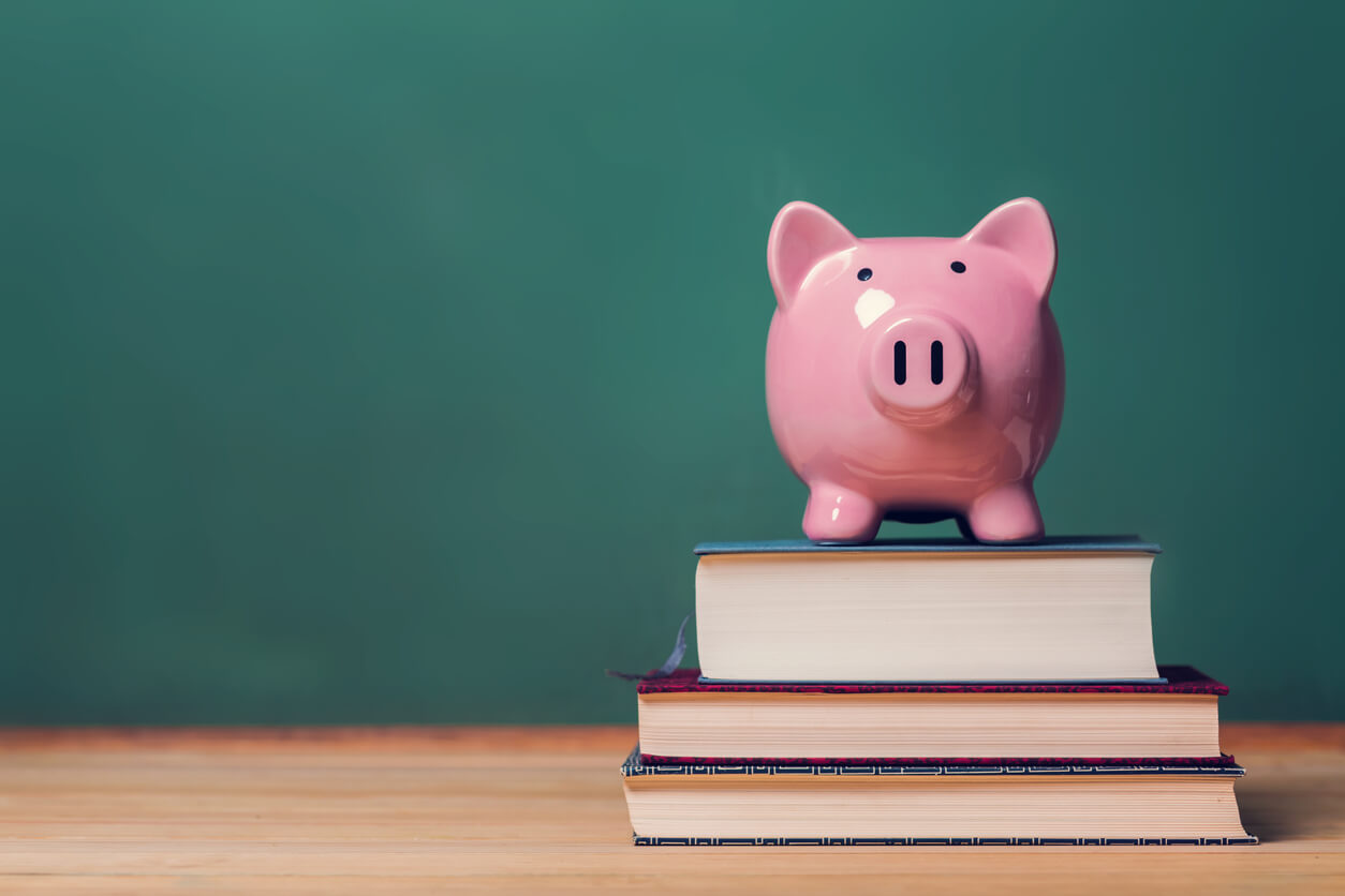 Resenha do Almoço: Por que a educação financeira nas escolas é urgente para os jovens?