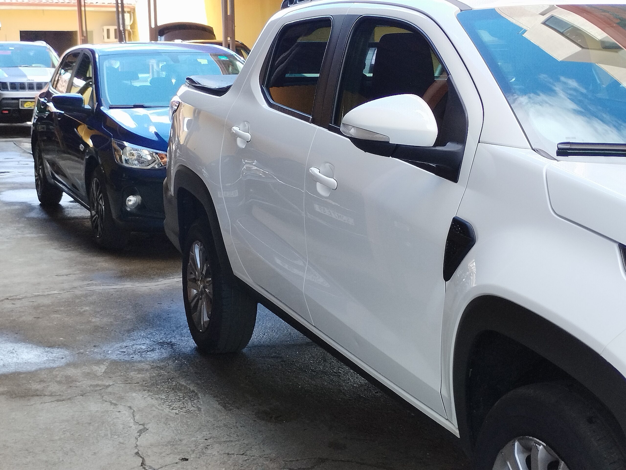 R$100 mil reais: Empresário é rendido e assaltado em garagem de veículos.